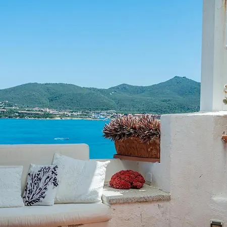 Casa Azzurra Con Terrazza Vista Mare By Wonderful Italy Daire Golfo Aranci